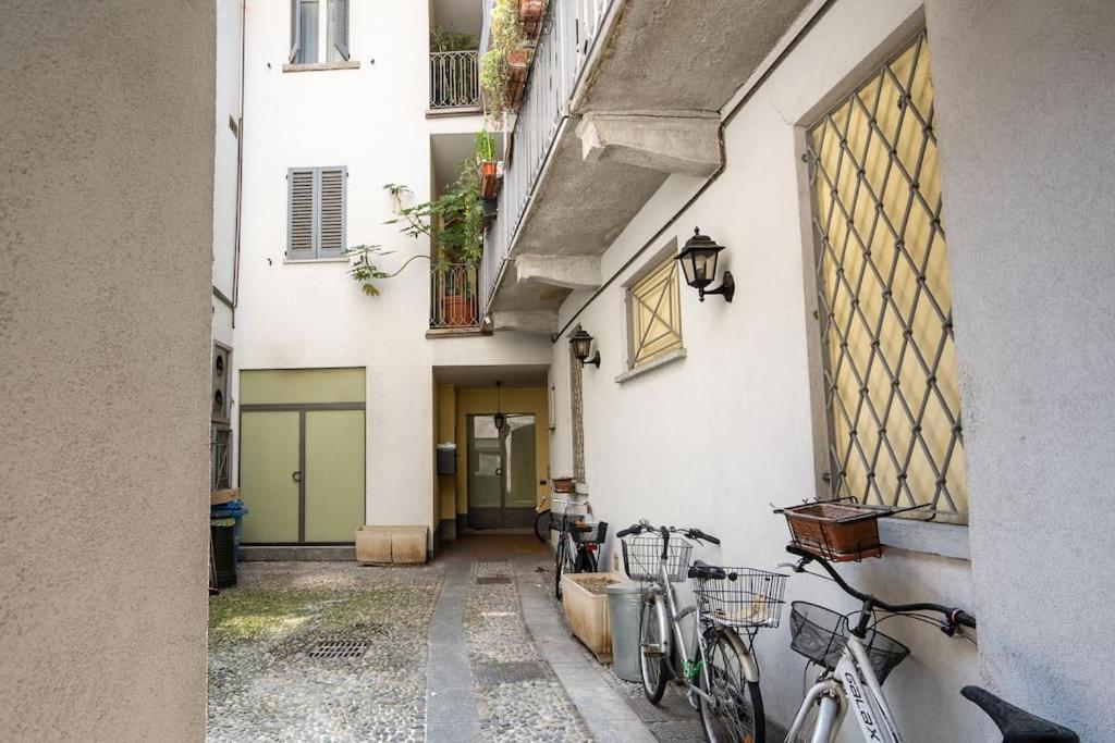 Alloggio Del 1400 Nel Cuore Del Centro Storico A 2 Min Dal Porto E Con 2 Bici Gratuite Como Eksteriør billede