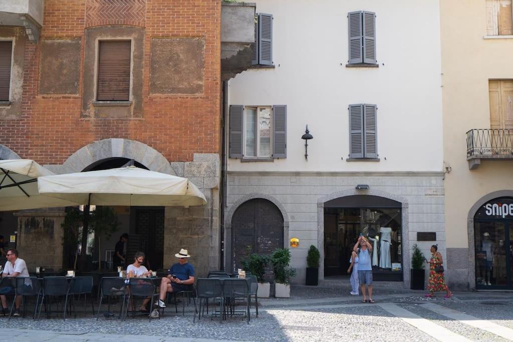Alloggio Del 1400 Nel Cuore Del Centro Storico A 2 Min Dal Porto E Con 2 Bici Gratuite Como Eksteriør billede