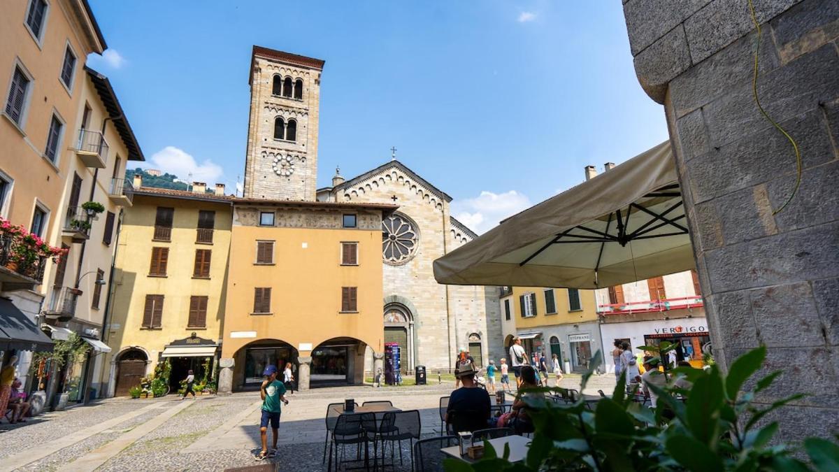 Alloggio Del 1400 Nel Cuore Del Centro Storico A 2 Min Dal Porto E Con 2 Bici Gratuite Como Eksteriør billede