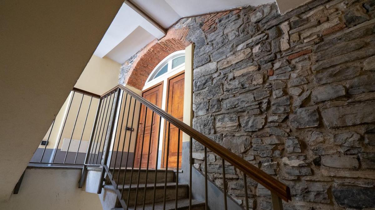 Alloggio Del 1400 Nel Cuore Del Centro Storico A 2 Min Dal Porto E Con 2 Bici Gratuite Como Eksteriør billede